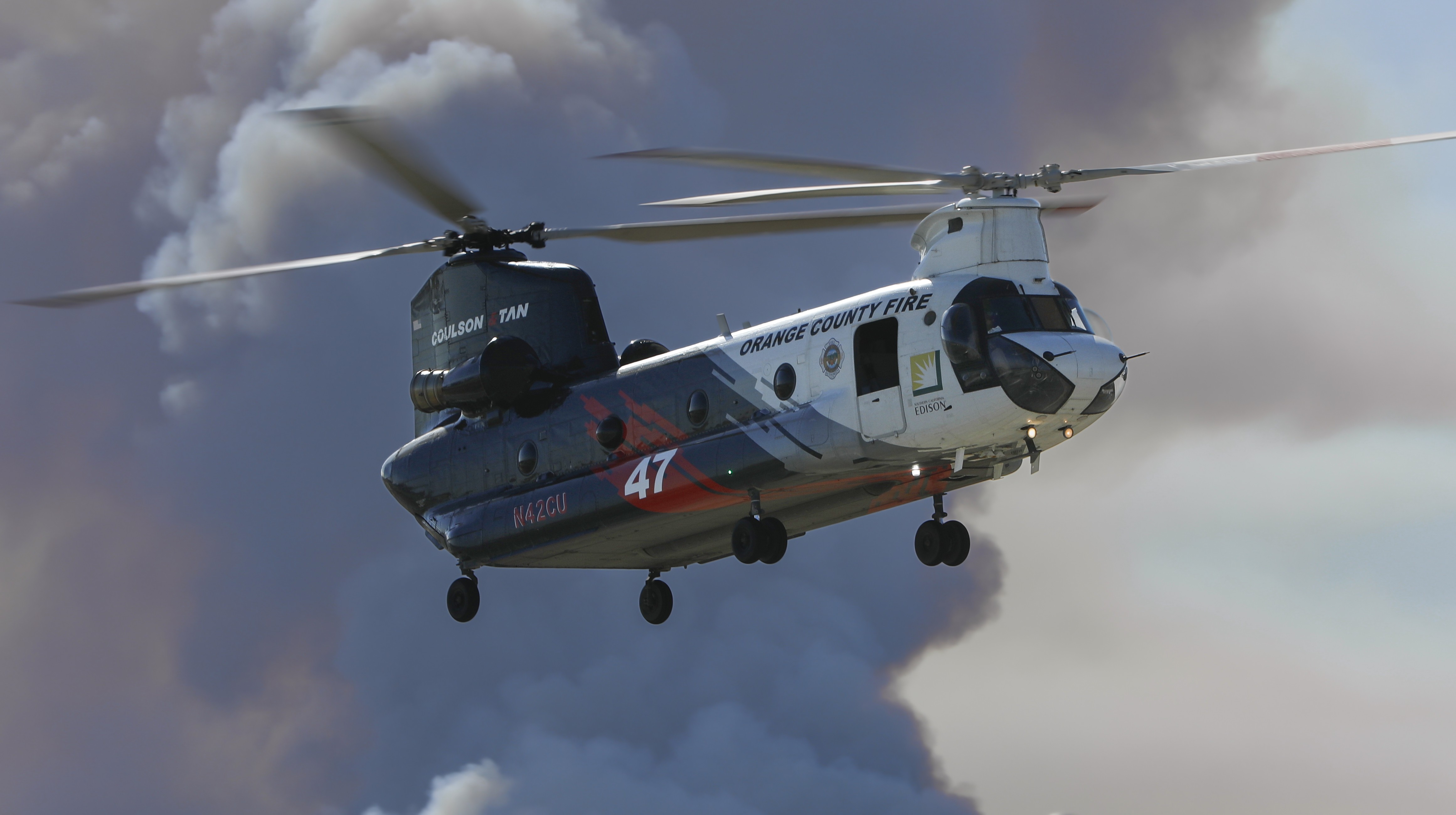 Coulson Aviation Helitanker 55 returning to the Van Nuys airport to make a critical fuel stop as the Palisades Fire in Los Angeles, CA rages on, January 2025.